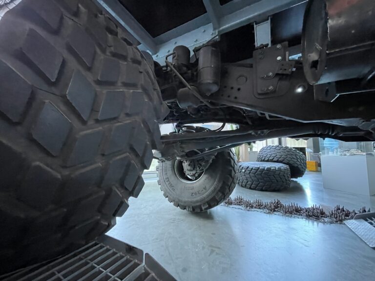 What are symptoms of a failed control arm?